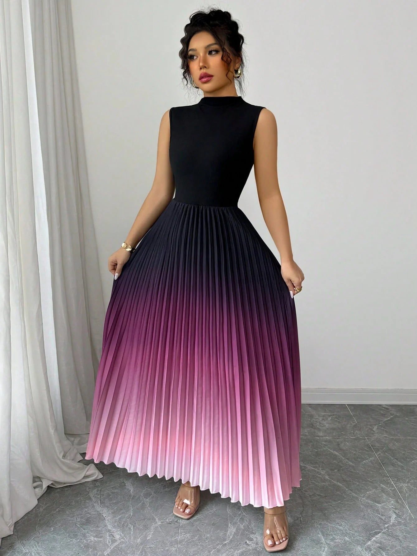 Sleeveless pleated maxi dress with an ombre effect and high neck