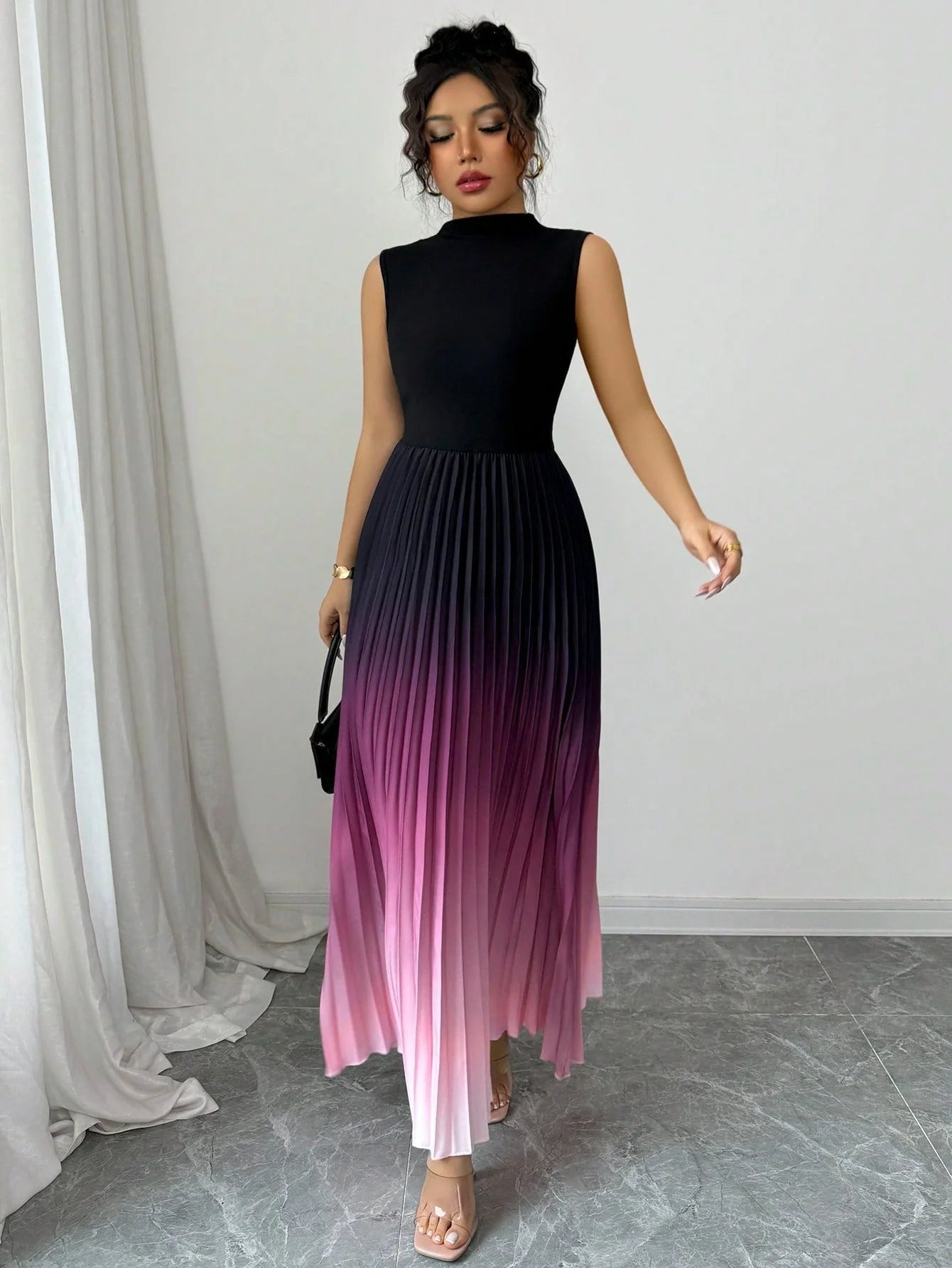 Sleeveless pleated maxi dress with an ombre effect and high neck